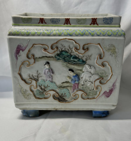 Chinese Porcelain Rectangular Planter. Late Qing Dynasty. 7 1/4" H