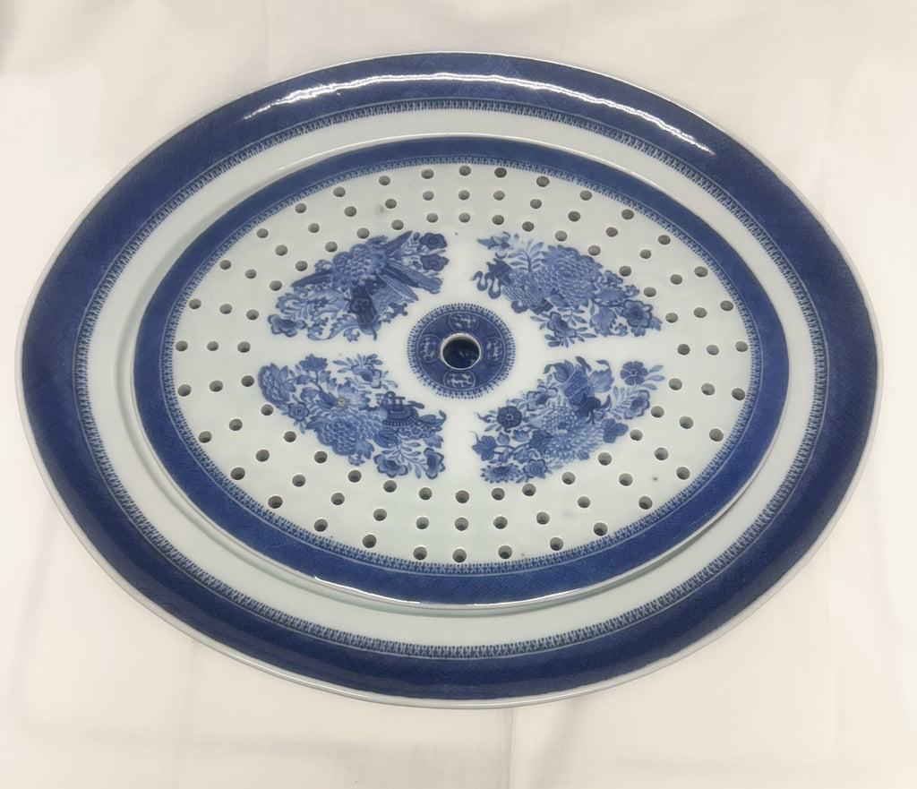 Large Serving Platter with Pierced Drain. Chinese Fitzhugh Blue and White. c1800