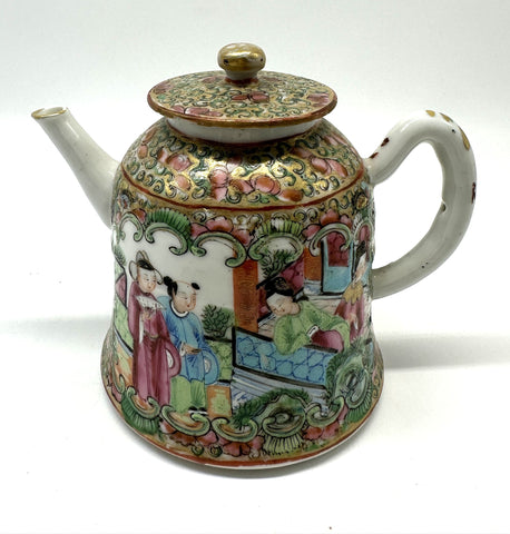 Bell Shaped Teapot. Chinese Porcelain. Rose Medallion. Qing 19th century. 4 1/2"