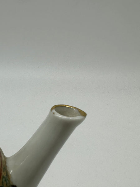 Bell Shaped Teapot. Chinese Porcelain. Rose Medallion. Qing 19th century. 4 1/2"