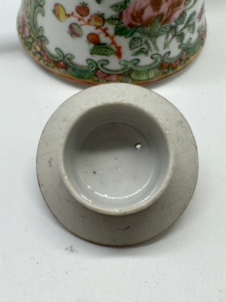 Bell Shaped Teapot. Chinese Porcelain. Rose Medallion. Qing 19th century. 4 1/2"