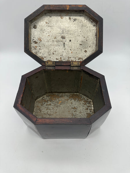 Octagonal Mahogany Tea Box Caddy. Yellow Pine Trim. Circa 1820