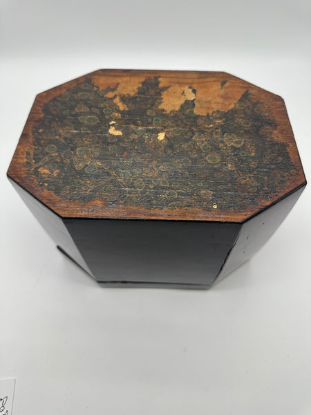 Octagonal Mahogany Tea Box Caddy. Yellow Pine Trim. Circa 1820