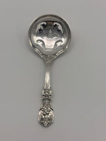 Bon Bon Nut Server. Pierced Sterling Silver. Reed & Barton Francis I. 4 5/8"