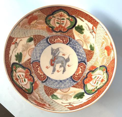 Japanese Imari Porcelain Bowl. Foo Dog Center. Meiji 9 5/8"