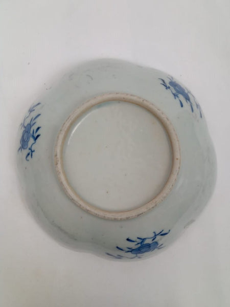 19th Century Chinese Canton Porcelain Scalloped Rimmed Bowl.
