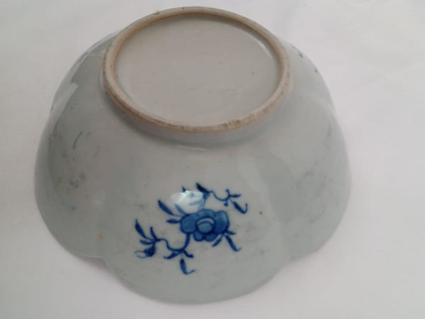 19th Century Chinese Canton Porcelain Scalloped Rimmed Bowl.