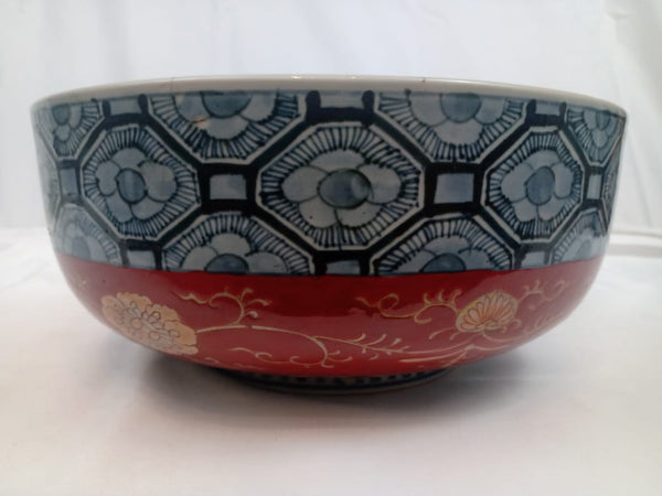 Japanese Imari Porcelain Serving Bowl.