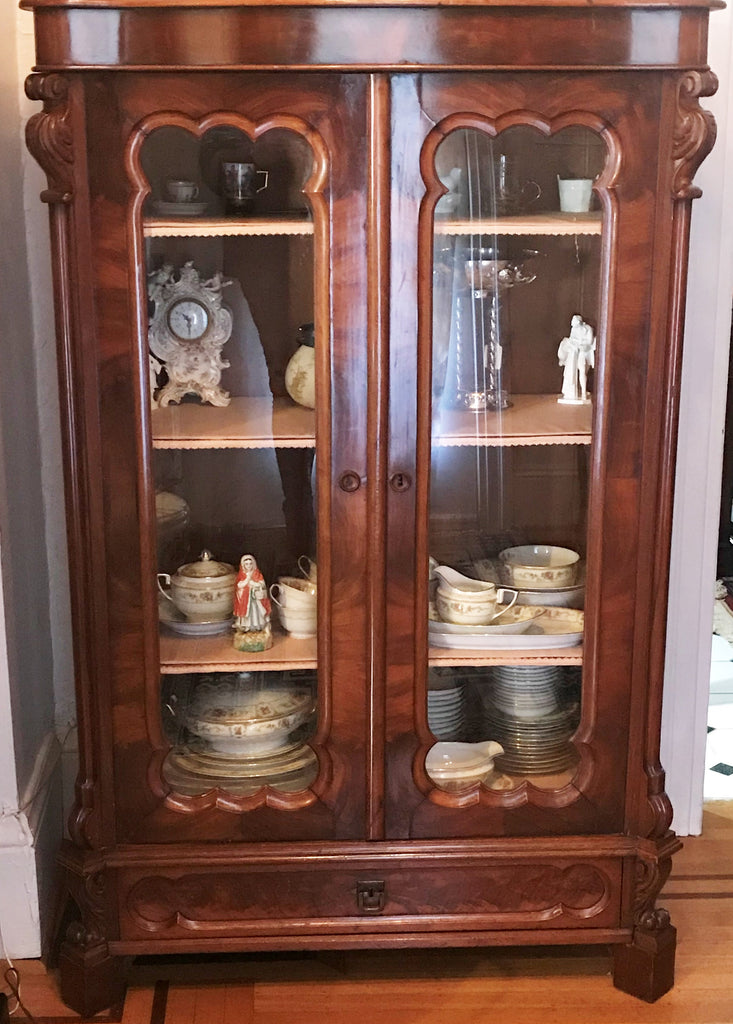 French Bookcase or Display Cabinet. Walnut Wood. 19th Century